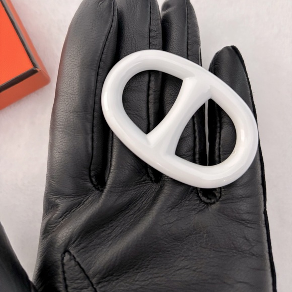 Hermes White Enamel Chaine d’Ancre Scarf 90 Ring with Box (Excellent Condition) - Picture 5 of 10